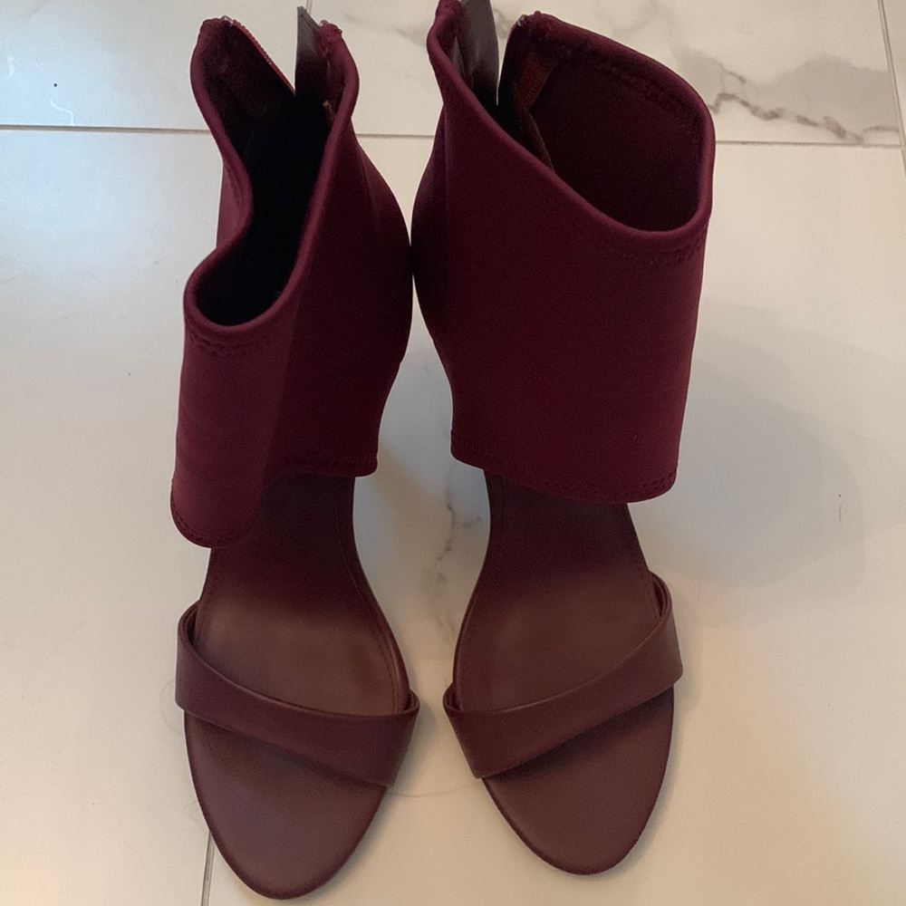 GBG 4 inch high heels. Burgundy.